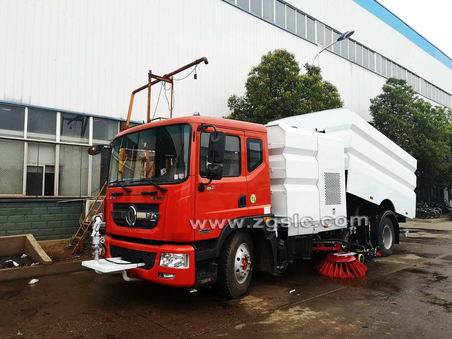 黃牌東風(fēng)D9洗掃車帶電動(dòng)高炮(國(guó)五)
