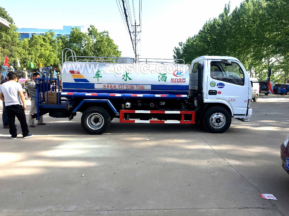 程力東風(fēng)小多利卡5方灑水車(chē)黃牌(國(guó)五)