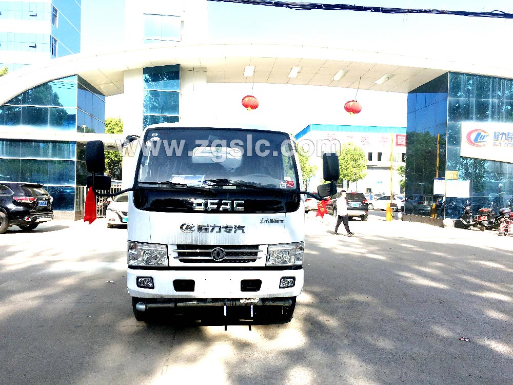 程力東風(fēng)小多利卡5方灑水車(chē)黃牌(國(guó)五)