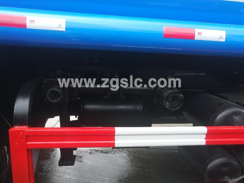 程力東風(fēng)后雙橋22噸灑水車黃牌(國五)細(xì)節(jié)