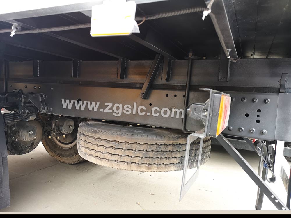 東風(fēng)乘龍爆破器材運(yùn)輸車(國五)