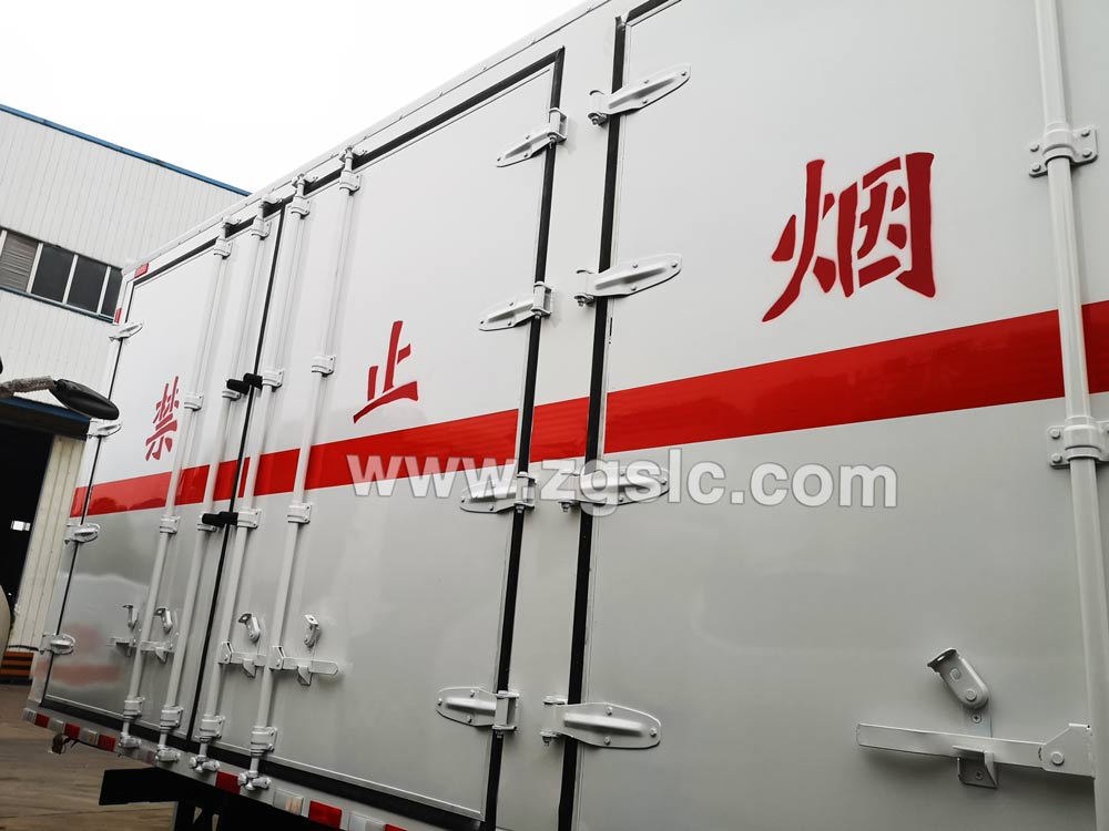 東風(fēng)乘龍爆破器材運(yùn)輸車(國五)