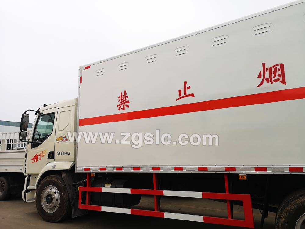 東風(fēng)乘龍爆破器材運(yùn)輸車(國五)