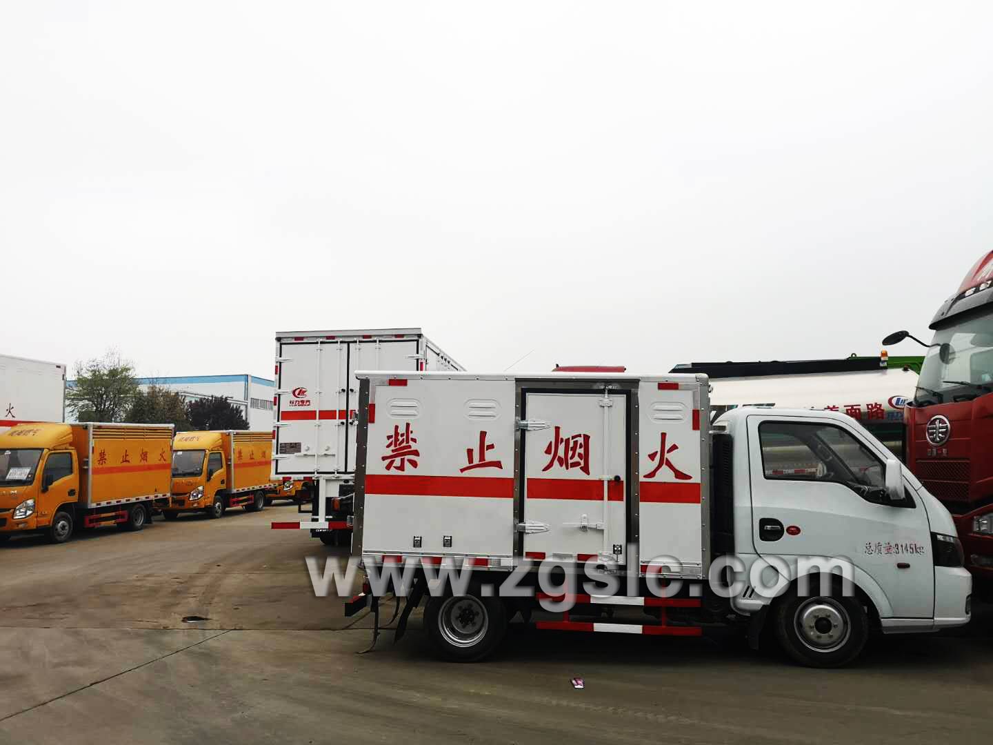東風(fēng)途逸易燃?xì)怏w廂式運(yùn)輸車(國(guó)五)