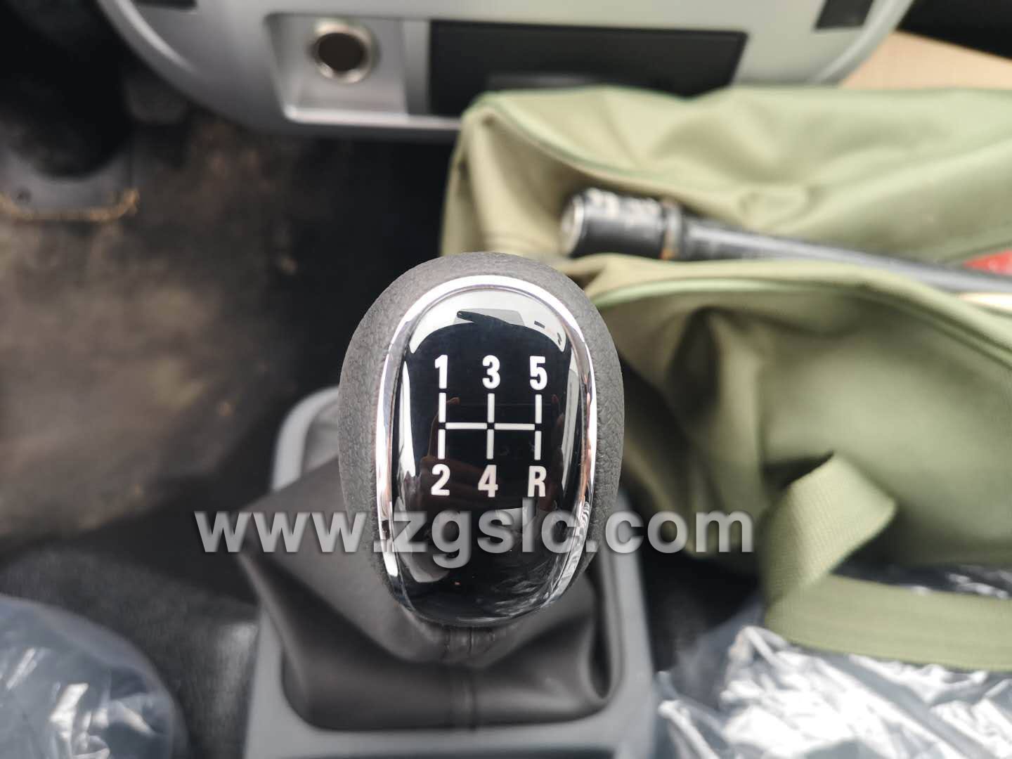 東風(fēng)途逸易燃?xì)怏w廂式運(yùn)輸車(國(guó)五)