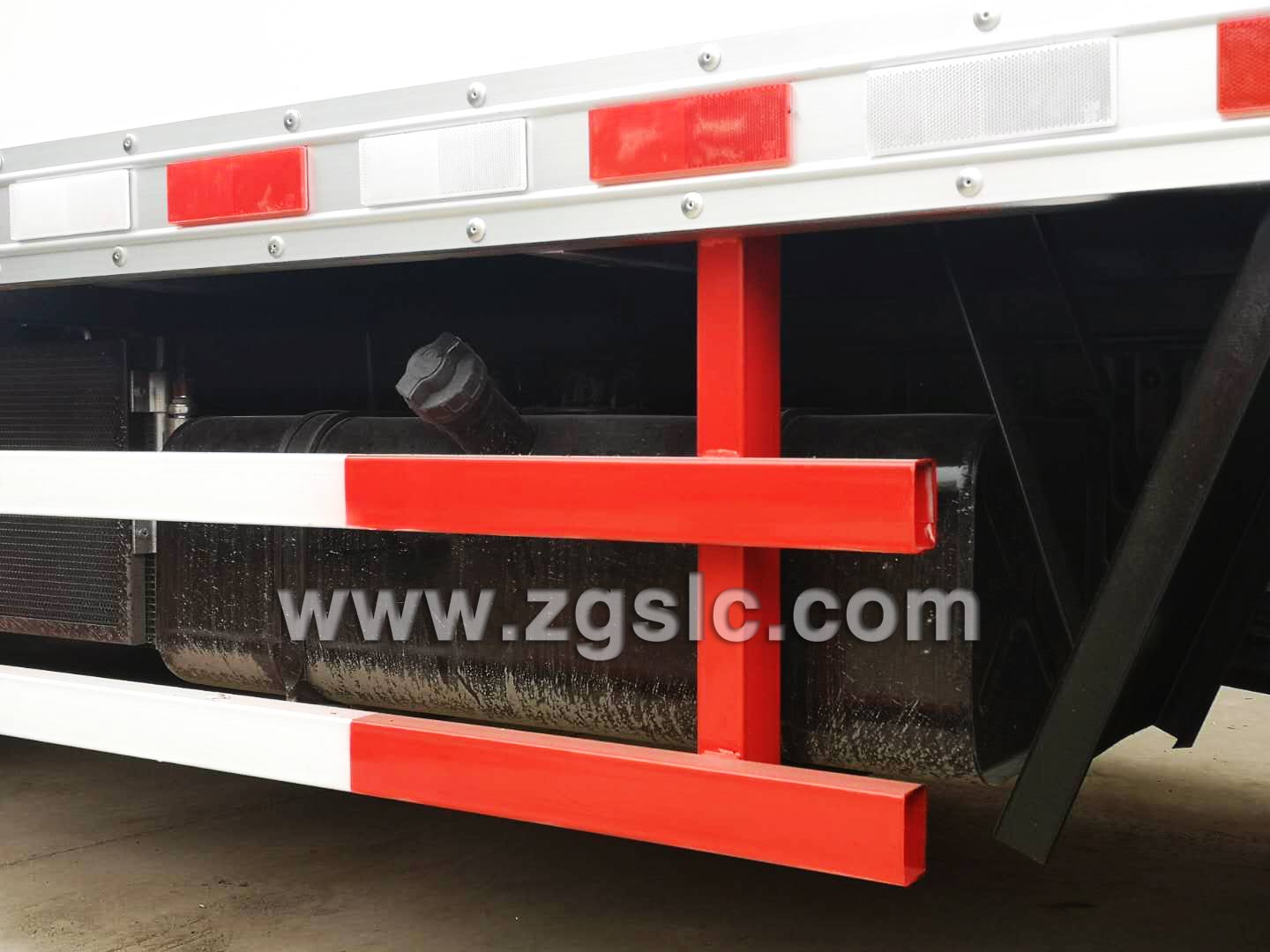 東風(fēng)途逸易燃?xì)怏w廂式運(yùn)輸車(國(guó)五)