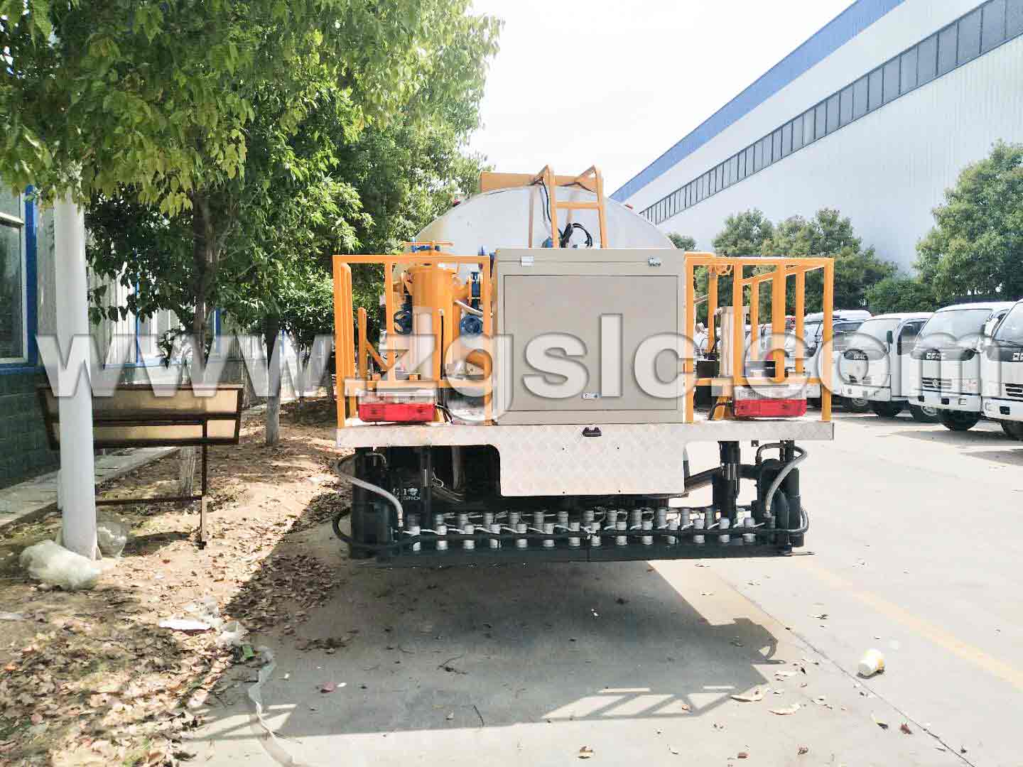東風(fēng)大多利卡瀝青灑布車(國(guó)五)