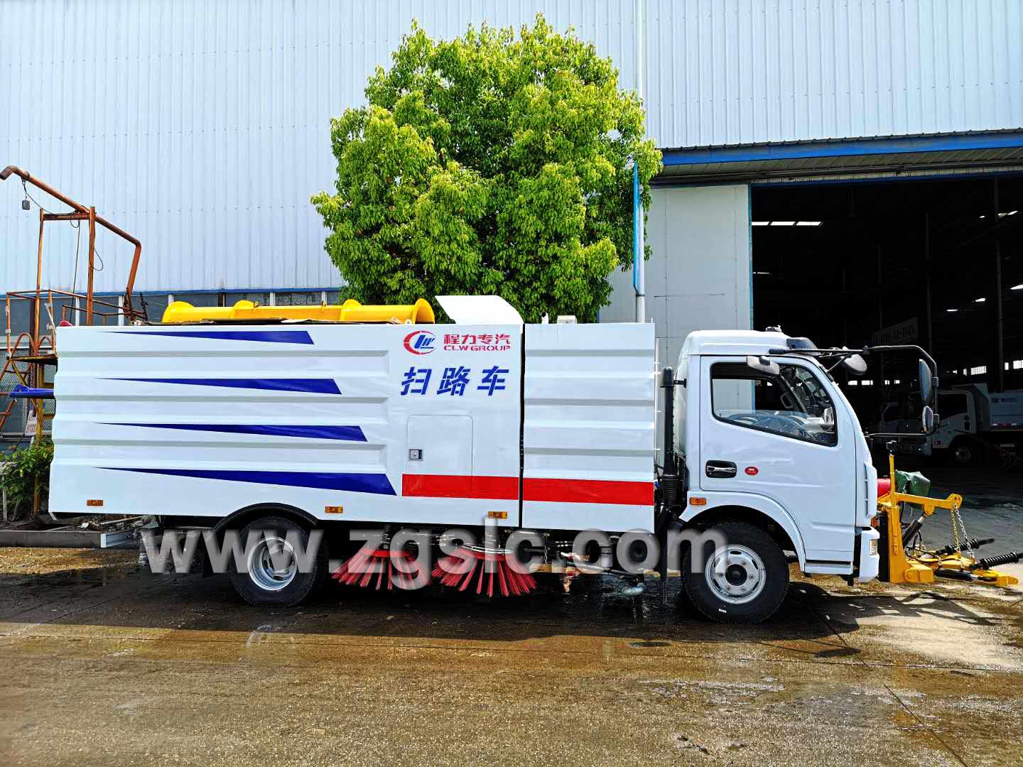 湖北程力東風(fēng)大多利卡掃路車帶雪鏟(國(guó)五)