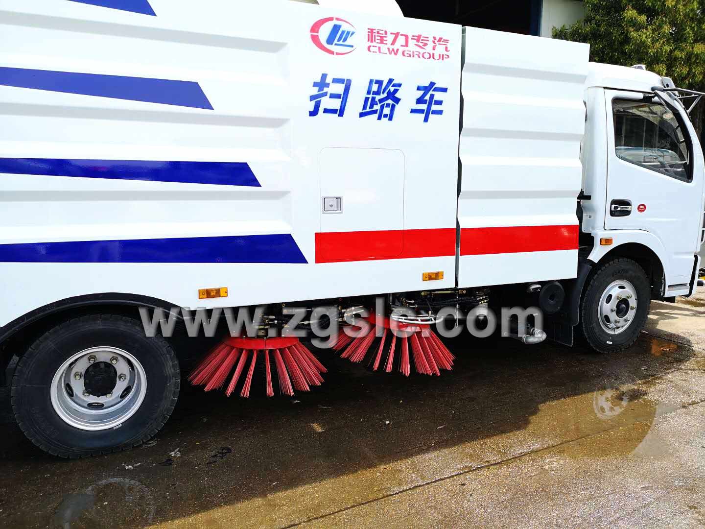 湖北程力東風(fēng)大多利卡掃路車帶雪鏟(國(guó)五)