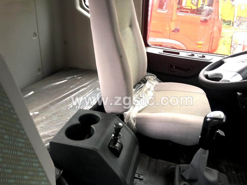 程力黃牌東風(fēng)特商后八輪平板運(yùn)輸車(國(guó)五)