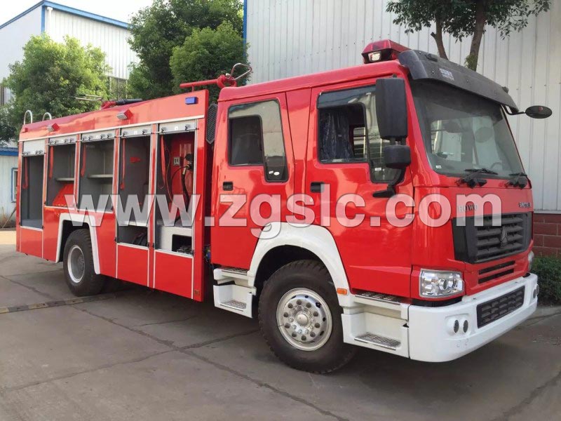 程力集團(tuán)豪沃干粉消防車(chē)(國(guó)五)