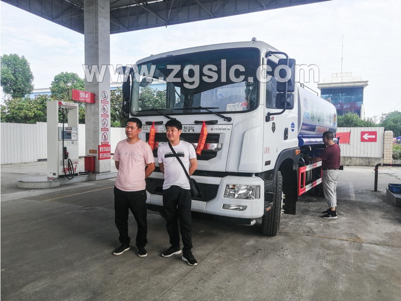 2019/05/31 鄭州吳總、唐總在程力專(zhuān)用汽車(chē)股份有限公司自提一輛12方東風(fēng)D9噴霧車(chē)，單號(hào)26729