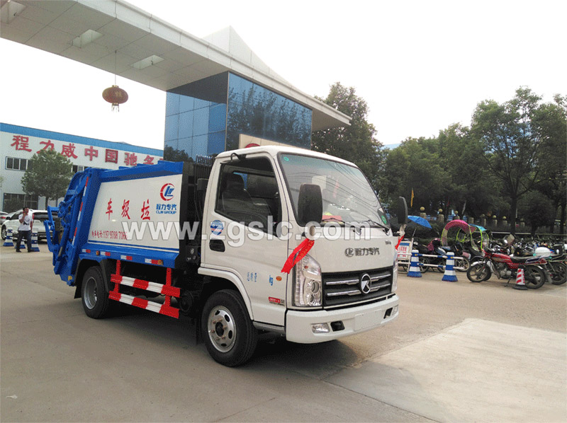 程力集團(tuán)凱馬藍(lán)牌壓縮式垃圾車