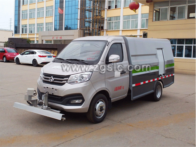 程力專用汽車股份有限公司國(guó)六長(zhǎng)安路面養(yǎng)護(hù)車