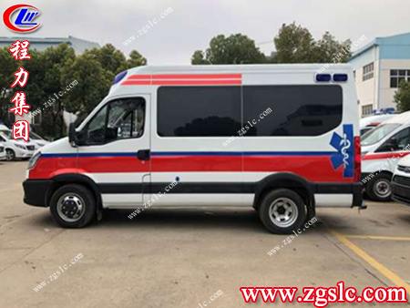 程力牌依維柯歐勝監(jiān)護(hù)型救護(hù)車，為傷員駕起生命的綠色通道